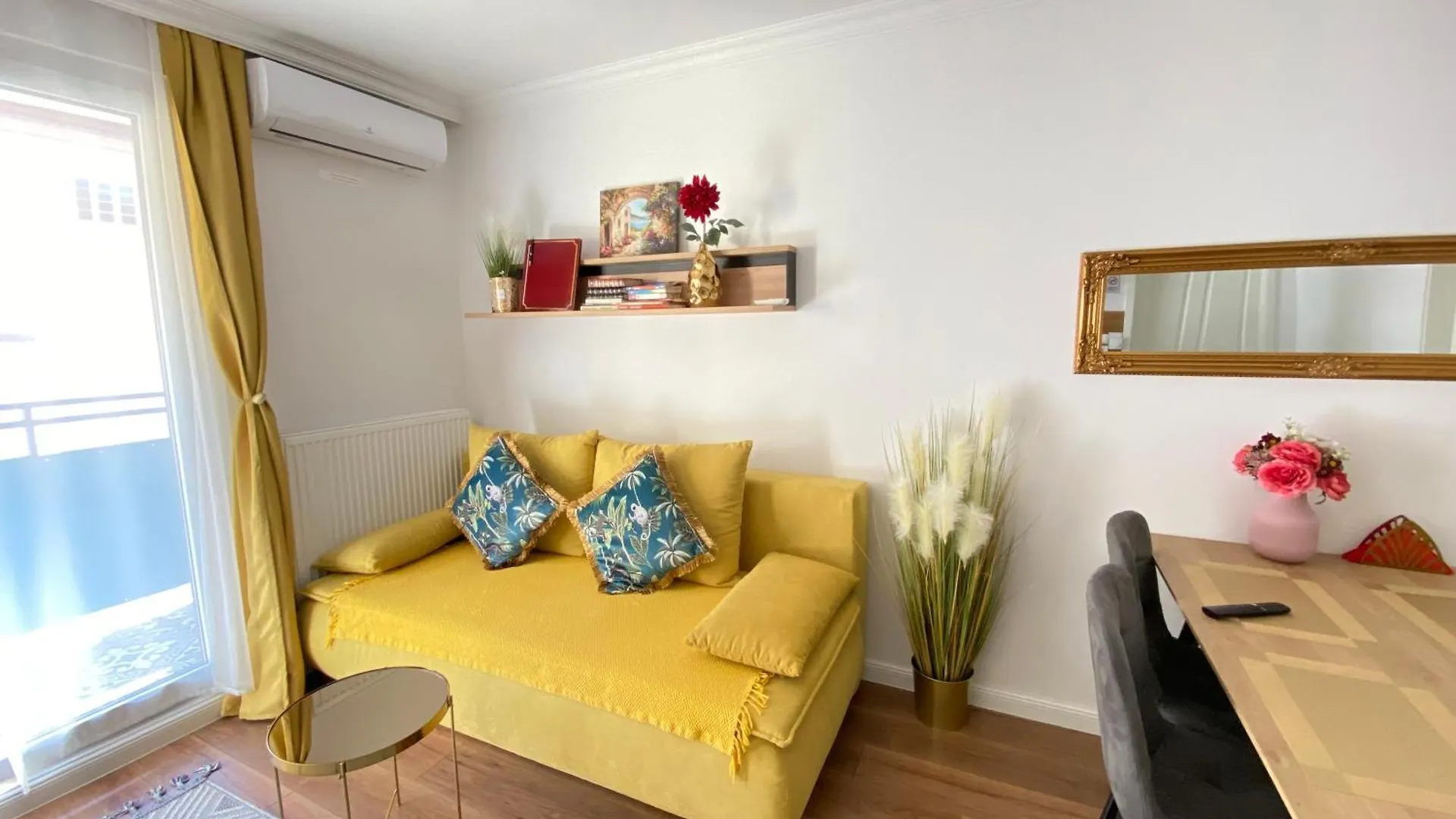 Royal Deluxe Apartment Vienna 0*,  Austria